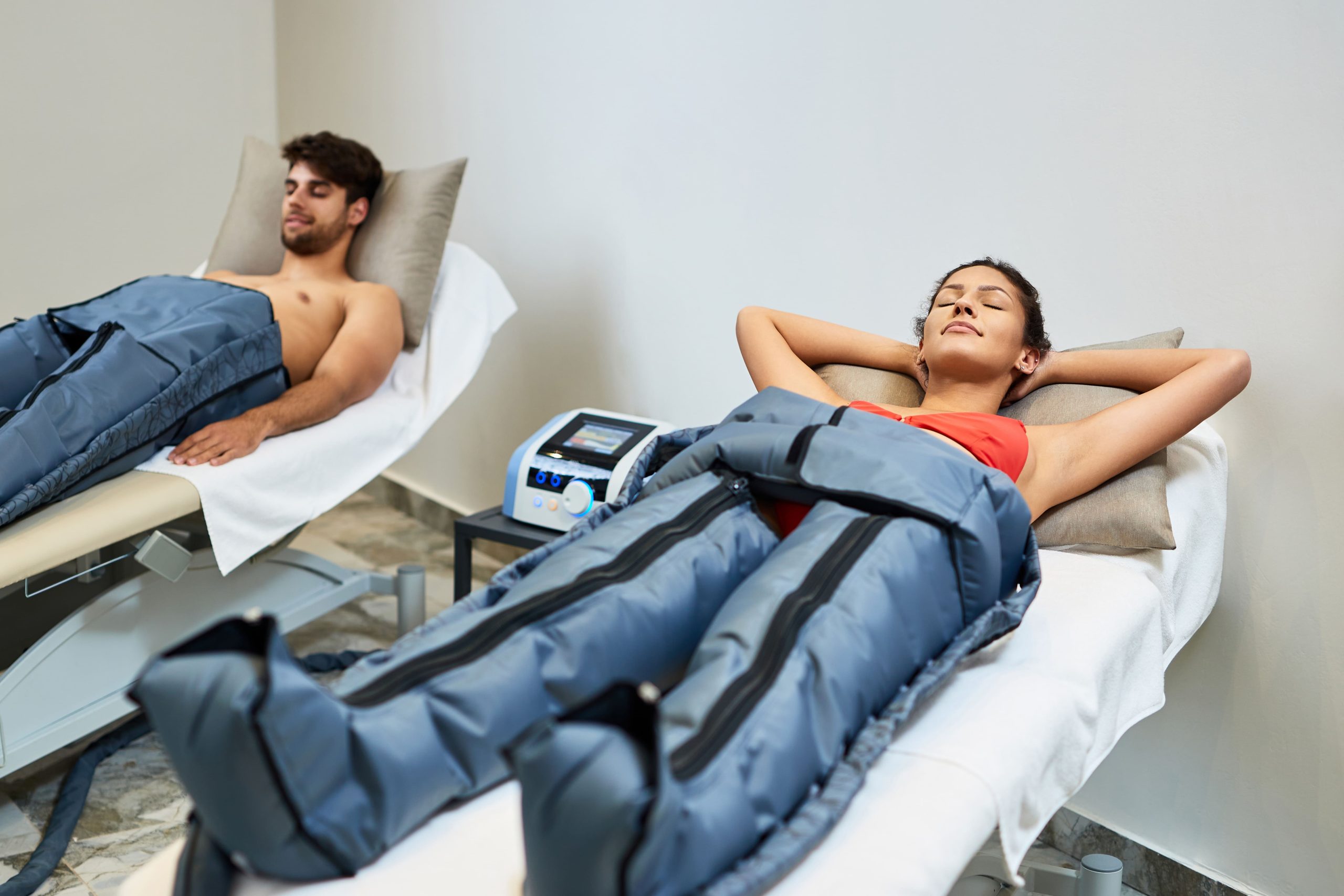 relaxed-woman-her-boyfriend-enjoying-pressotherapy-wellness-center